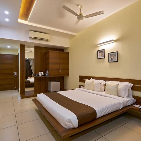 Hotel 3 Leaves Kolhapur Εξωτερικό φωτογραφία
