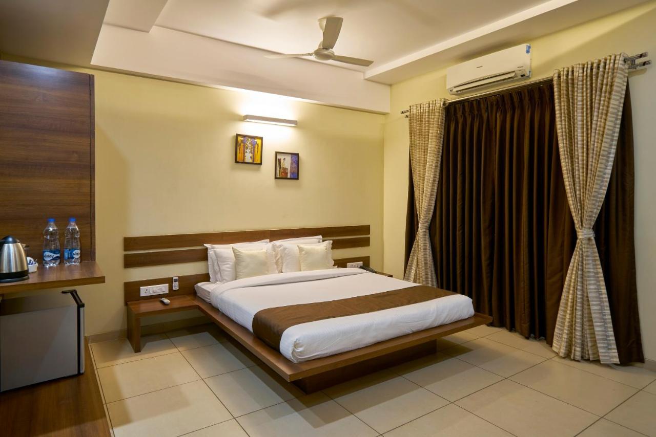 Hotel 3 Leaves Kolhapur Εξωτερικό φωτογραφία