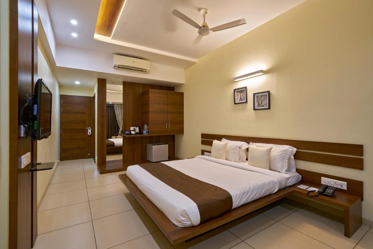 Hotel 3 Leaves Kolhapur Εξωτερικό φωτογραφία