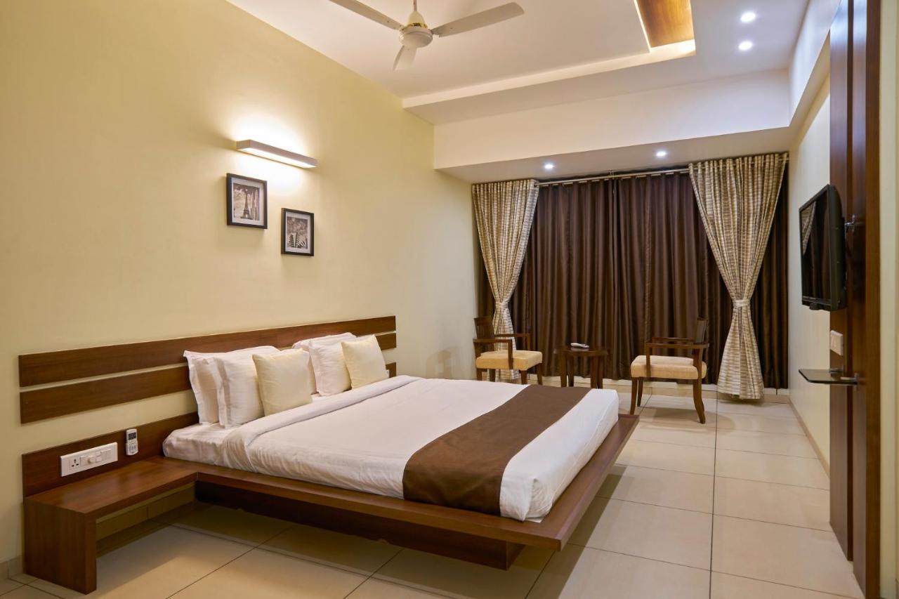 Hotel 3 Leaves Kolhapur Εξωτερικό φωτογραφία