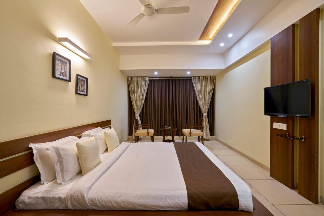 Hotel 3 Leaves Kolhapur Εξωτερικό φωτογραφία