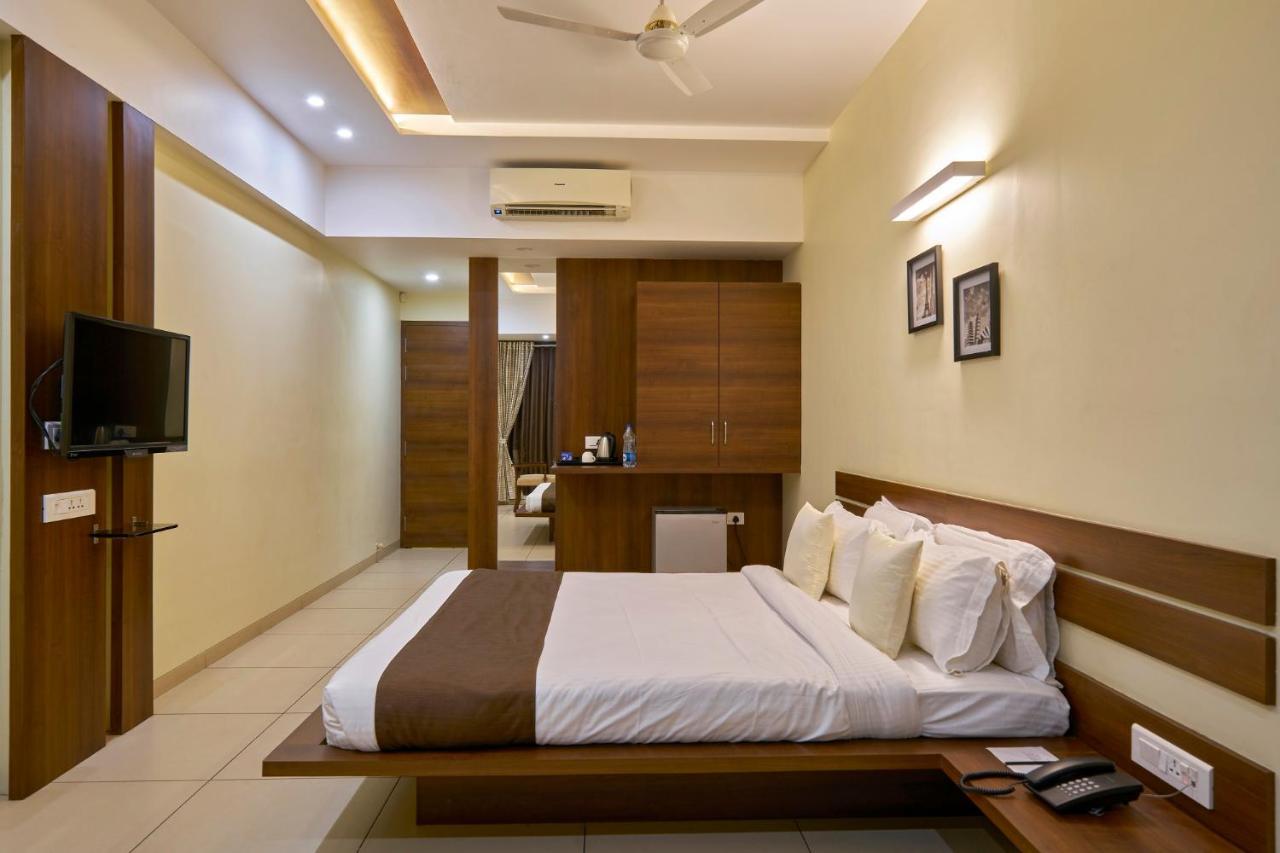 Hotel 3 Leaves Kolhapur Εξωτερικό φωτογραφία