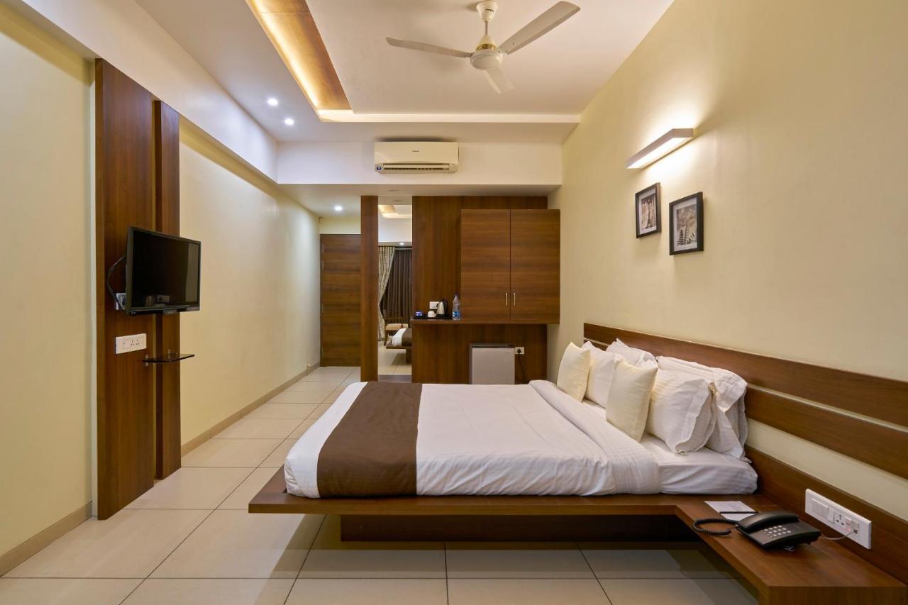 Hotel 3 Leaves Kolhapur Εξωτερικό φωτογραφία