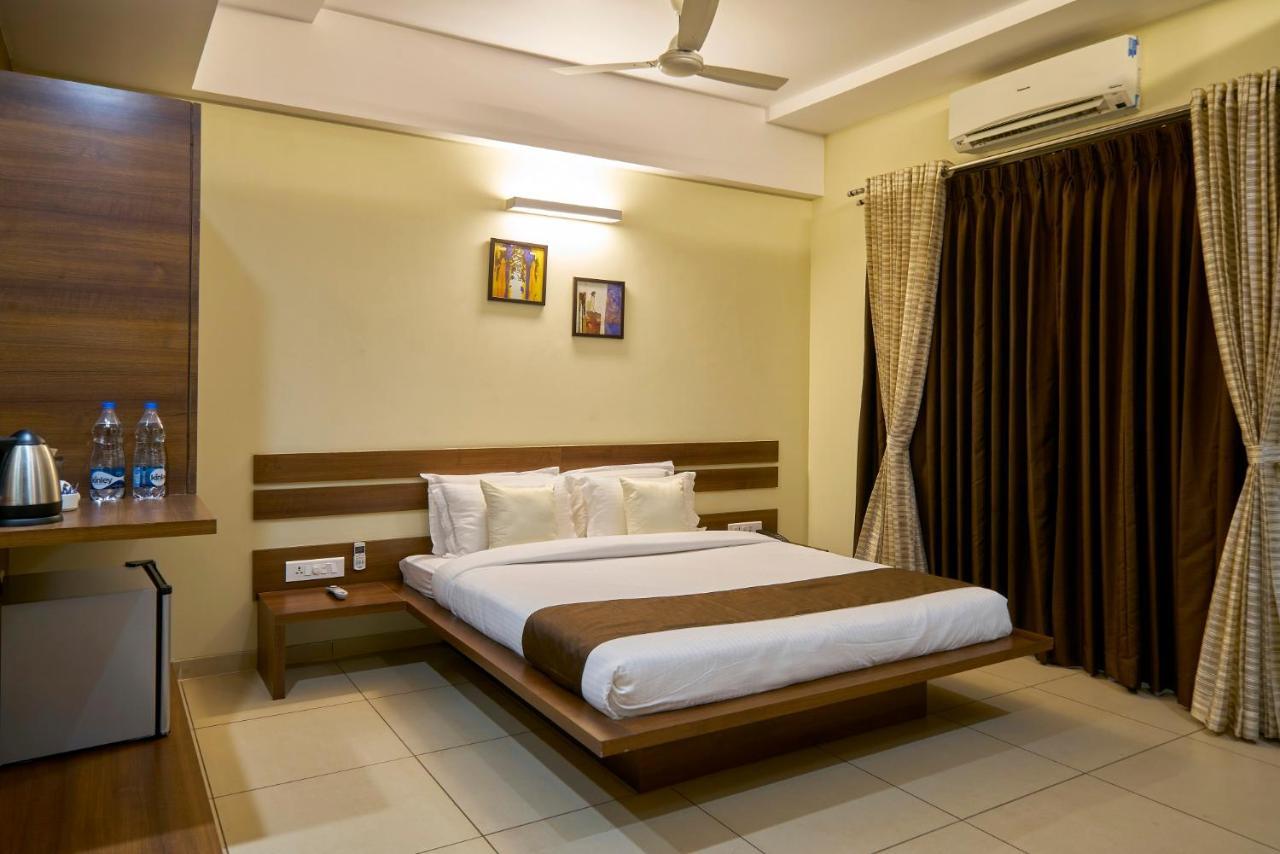 Hotel 3 Leaves Kolhapur Εξωτερικό φωτογραφία
